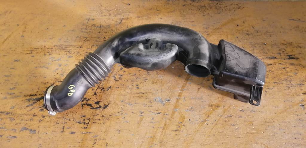 воздухозаборник Subaru Impreza 0