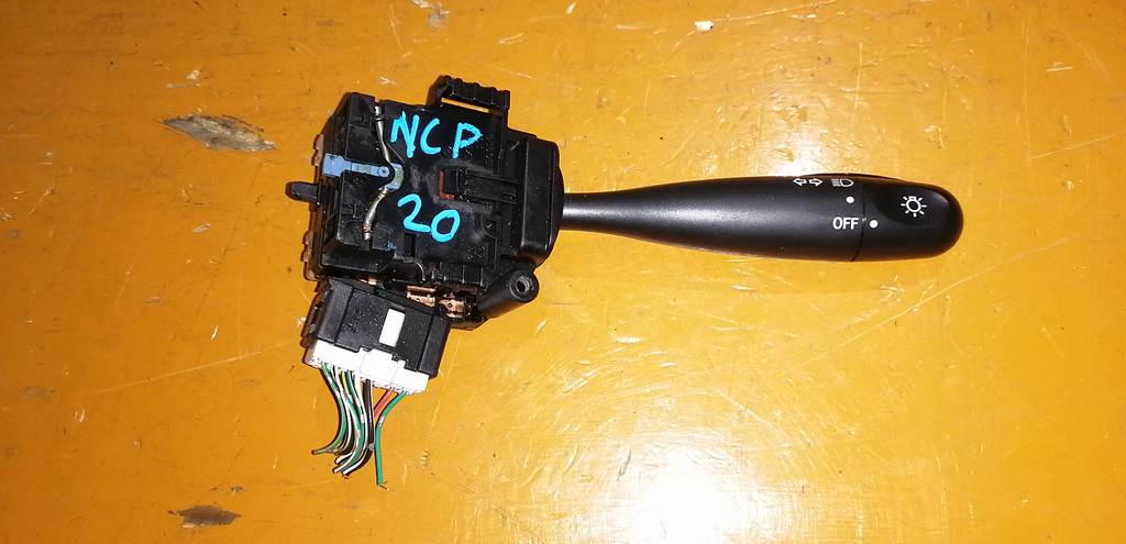 переключатель поворотников и света Toyota Funcargo 0