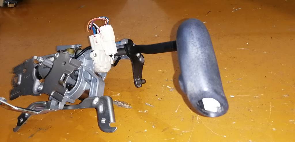 замок зажигания Toyota Passo 3