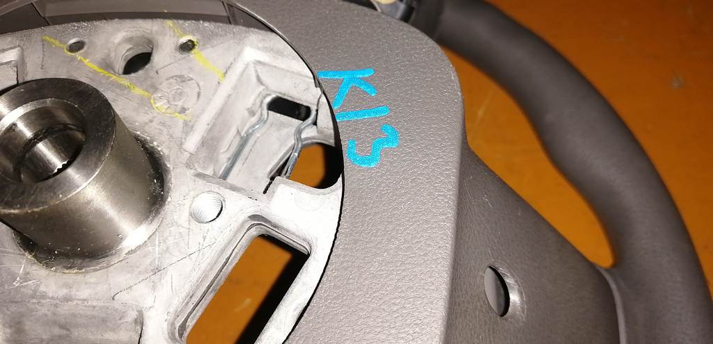 Салон Nissan March 2