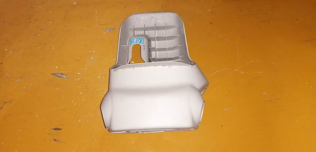 кожух рулевой колонки Toyota Sienta 0