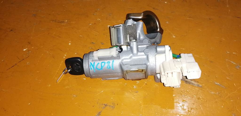 замок зажигания Toyota Sienta 0