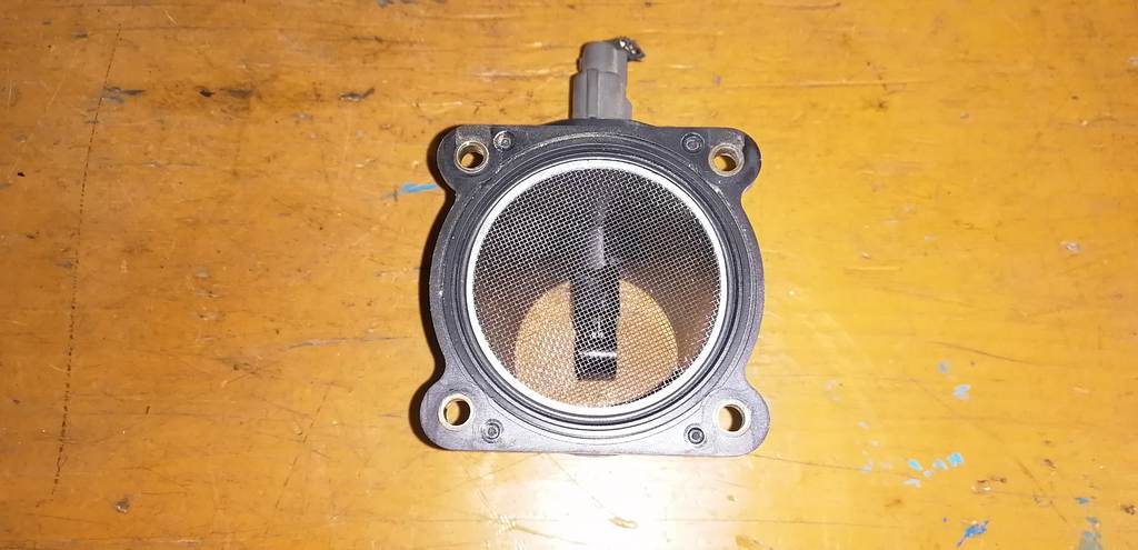 датчик расхода воздуха Nissan Sunny 3