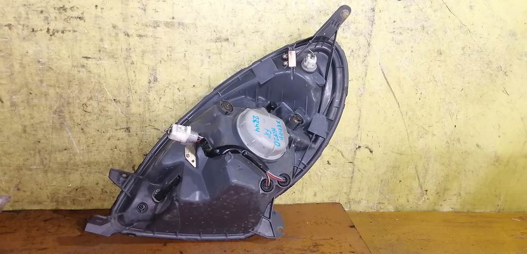 Осветительные приборы Toyota Funcargo 2