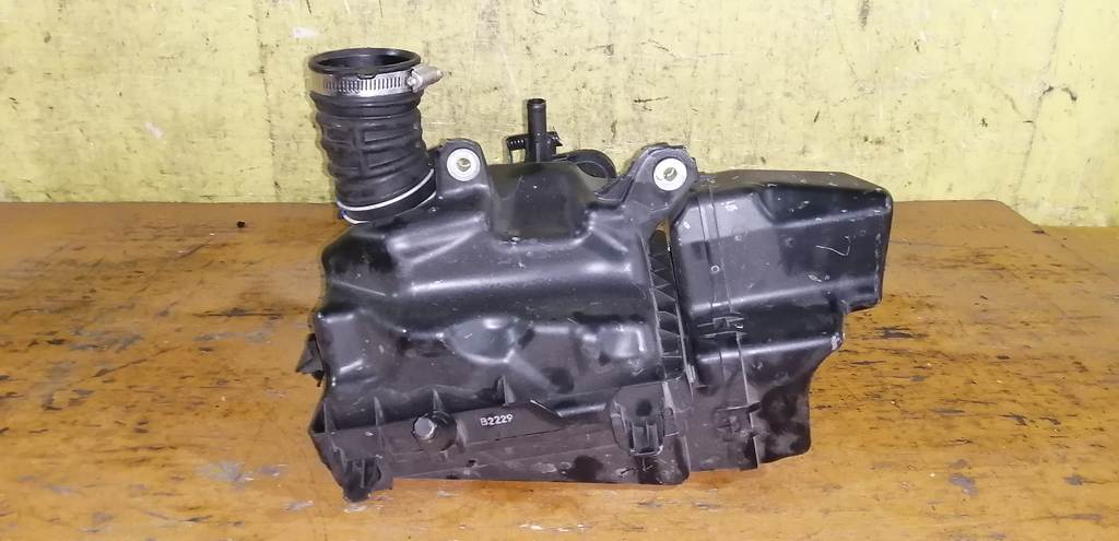 корпус воздушного фильтра Nissan March 3