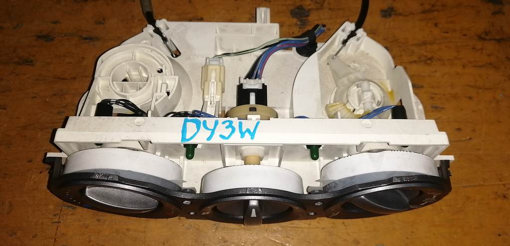 DEMIO DY3W КЛИМАТ-КОНТРОЛЬ Mazda Demio 1