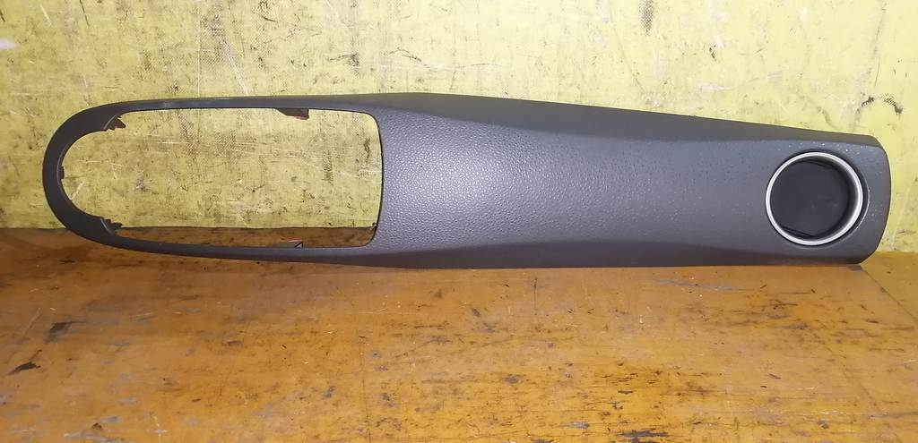 накладка на торпеду Toyota Vitz 0