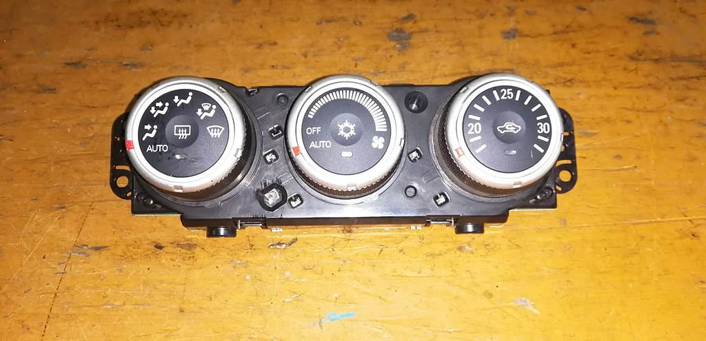 климат-контроль Mitsubishi Outlander 0