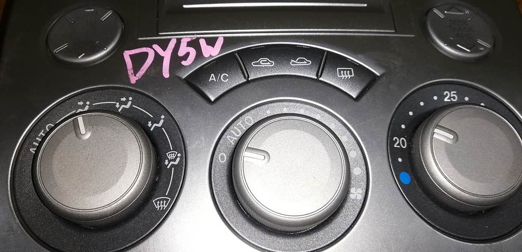DEMIO DY5W КЛИМАТ-КОНТРОЛЬ Mazda Demio 1
