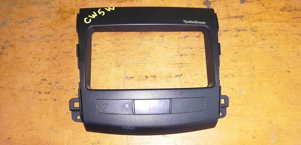 консоль магнитофона Mitsubishi Outlander 0