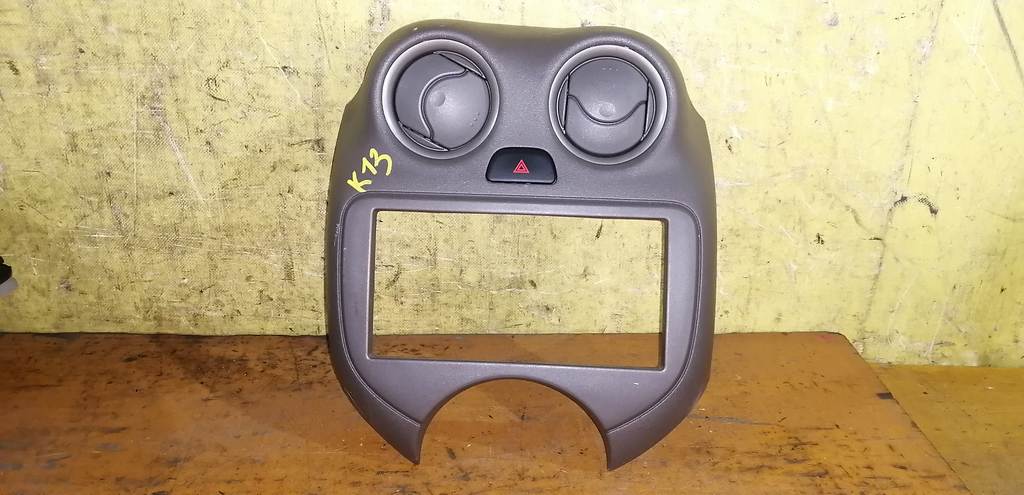 консоль магнитофона Nissan March 0