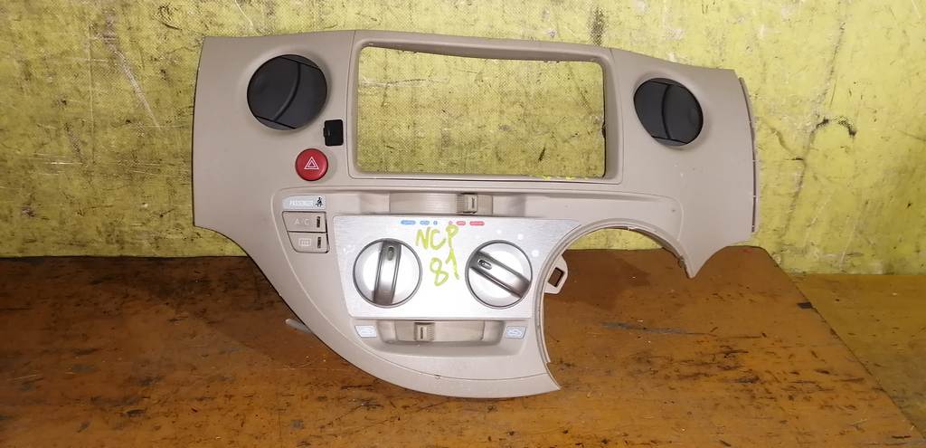 климат-контроль Toyota Sienta 0