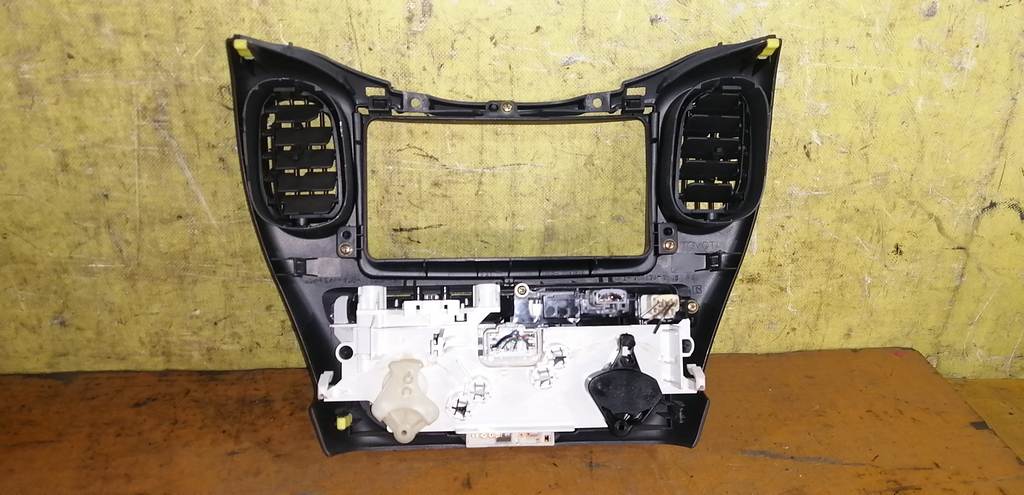 FUNCARGO NCP20 КЛИМАТ-КОНТРОЛЬ Toyota Funcargo 1