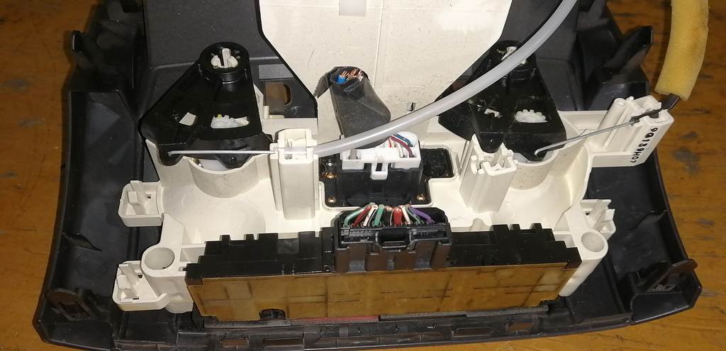 климат-контроль Toyota Passo 3