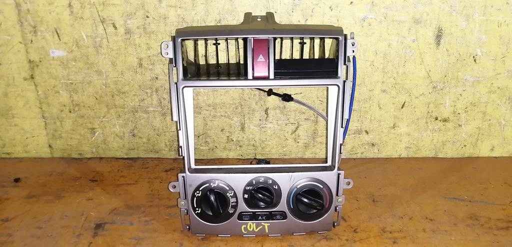 климат-контроль Mitsubishi Colt 0