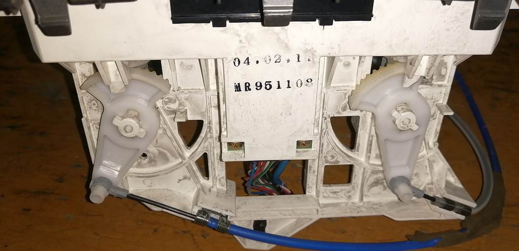 COLT Z21A КЛИМАТ-КОНТРОЛЬ ДЕФЕКТ Mitsubishi Colt 4