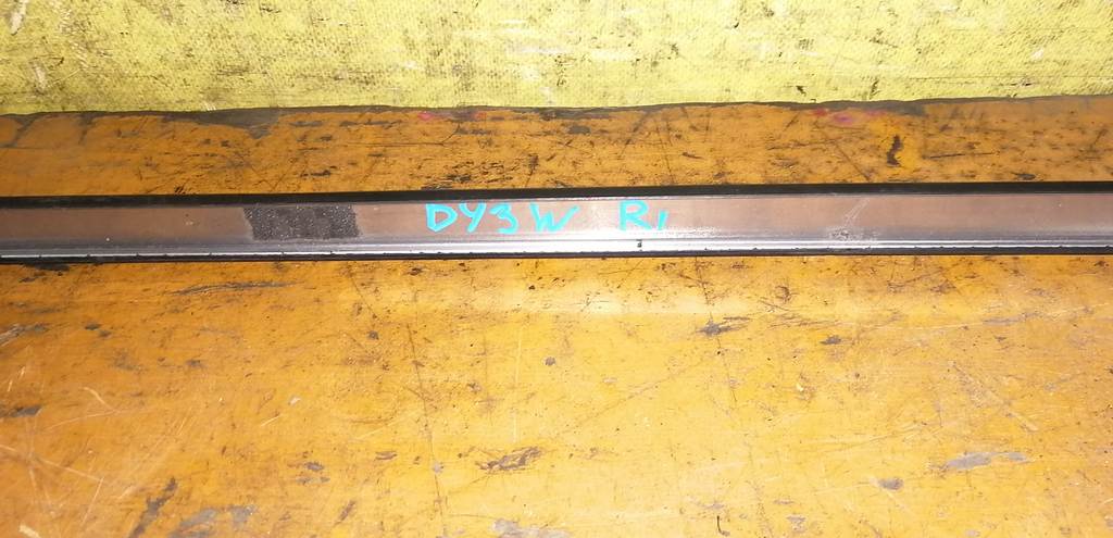 DEMIO DY3W МОЛДИНГ КРЫШИ ПРАВЫЙ1 Mazda Demio 1