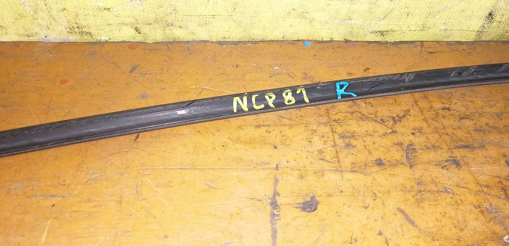 SIENTA NCP81 МОЛДИНГ КРЫШИ ПРАВЫЙ Toyota Sienta 1