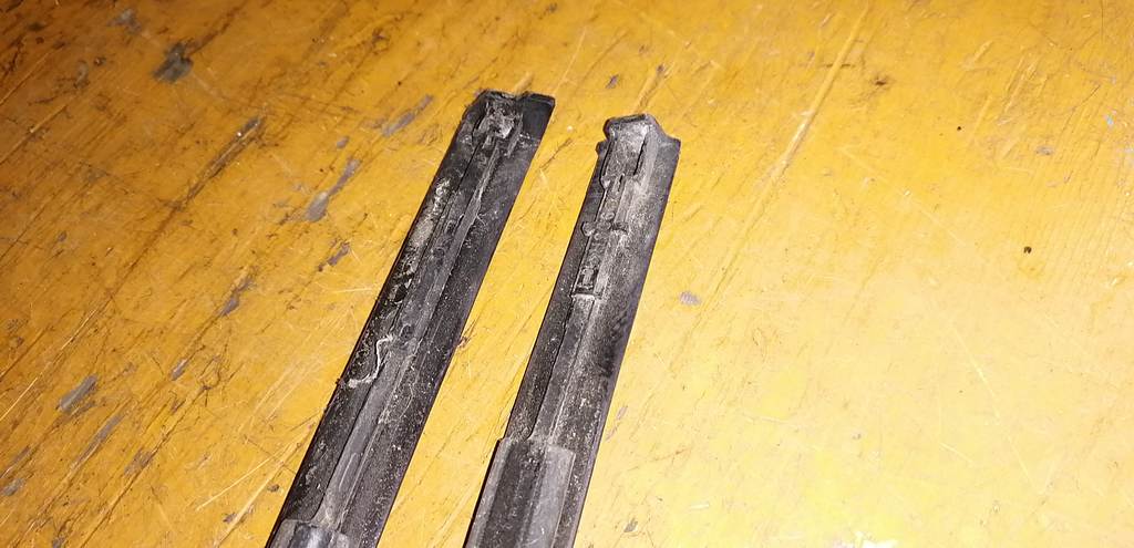 молдинг на крышу Toyota Sienta 3