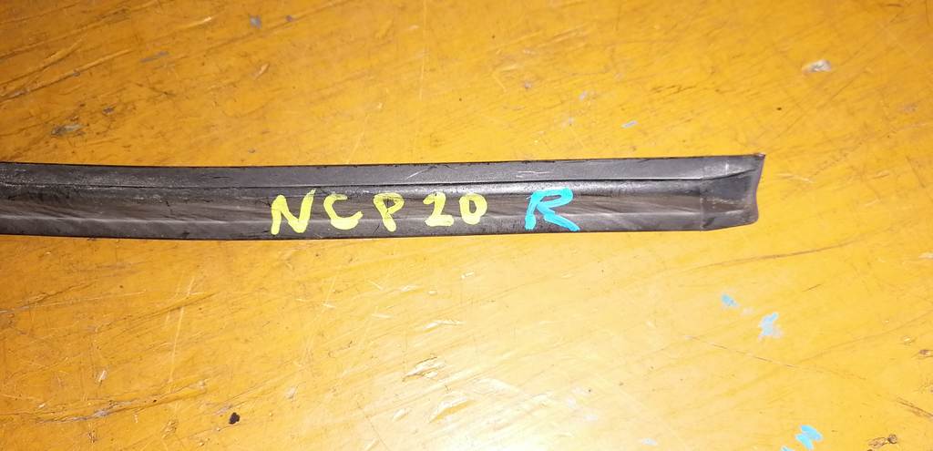 FUNCARGO NCP20 МОЛДИНГ КРЫШИ ПРАВЫЙ Toyota Funcargo 1