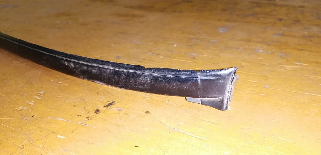 молдинг на крышу Nissan Cube 3