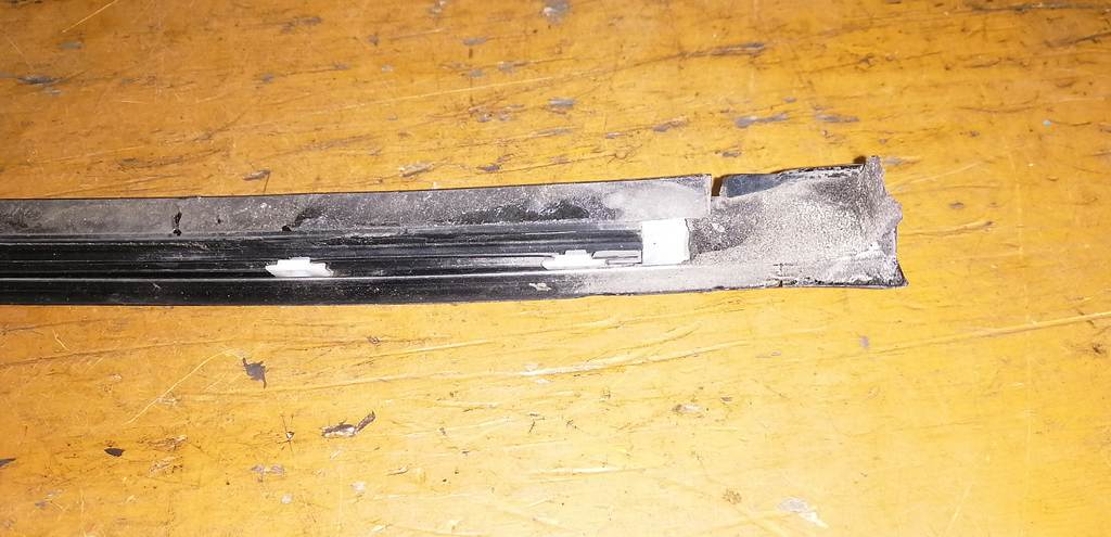 CUBE AZ10 МОЛДИНГ КРЫШИ ПРАВЫЙ Nissan Cube 4