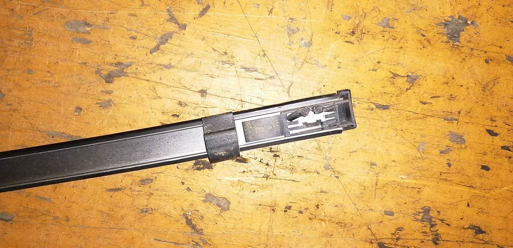 молдинг на крышу Mazda Axela 3