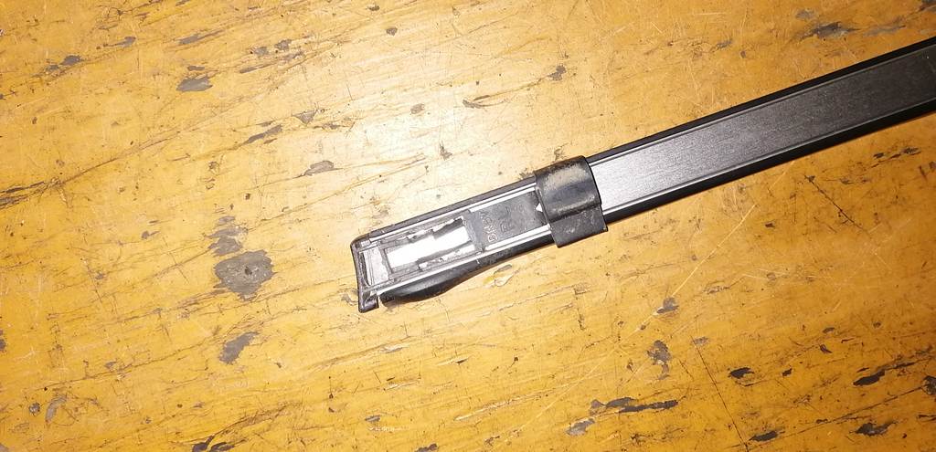 молдинг на крышу Mazda Axela 3