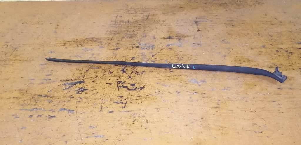 молдинг стекла Volkswagen Golf 0