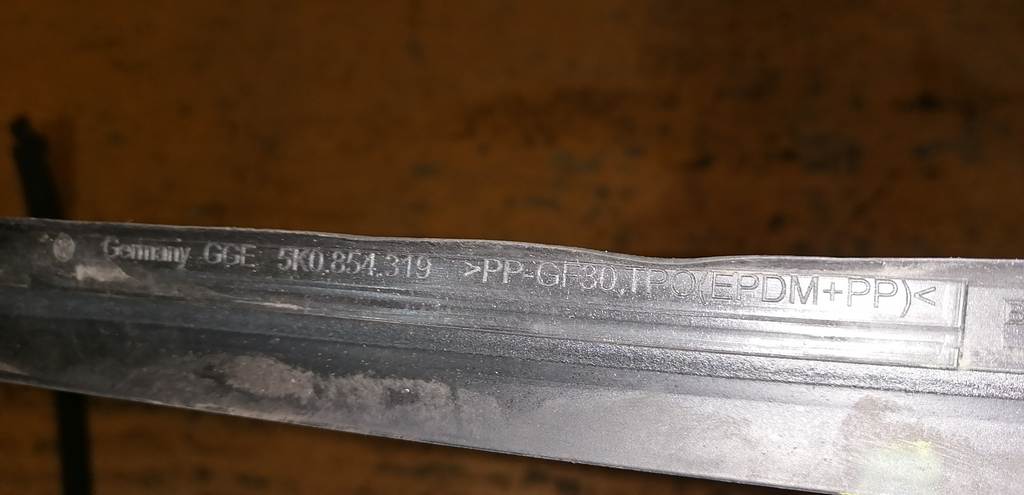 молдинг стекла Volkswagen Golf 3