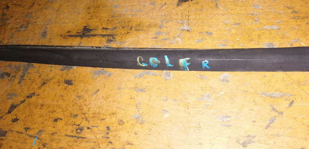 GOLF МОЛДИНГ ЛОБОВОГО СТЕКЛА ПРАВЫЙ Volkswagen Golf 1