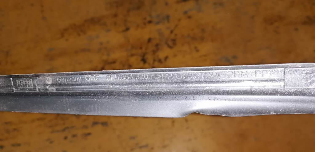 молдинг стекла Volkswagen Golf 3