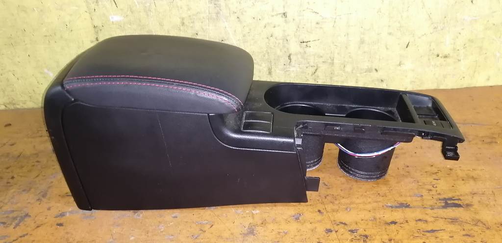 консоль между сидений Subaru Impreza 0