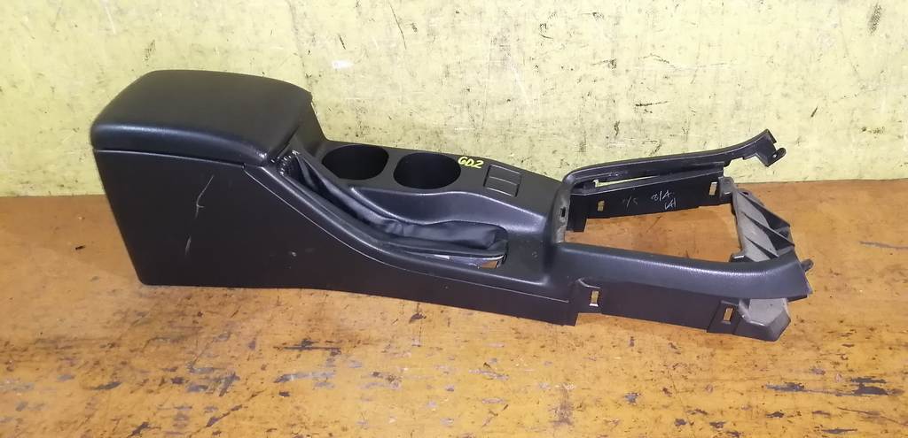 консоль между сидений Subaru Impreza 0