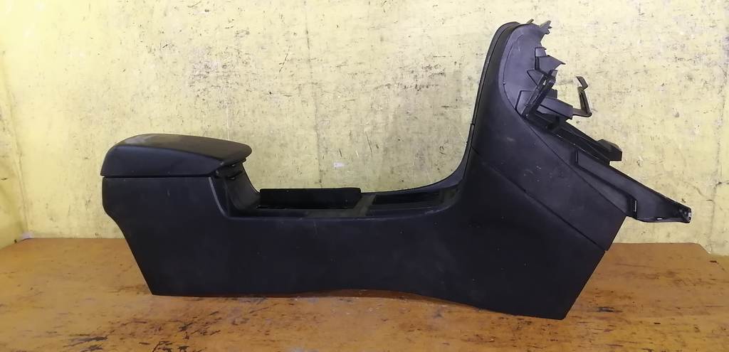 консоль между сидений Mazda Axela 0