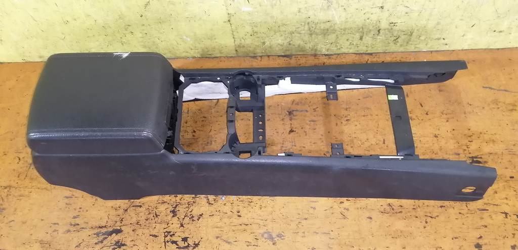 TOUAREG 7L7 КОНСОЛЬ МЕЖДУ СИДЕНИЙ Volkswagen Touareg 1