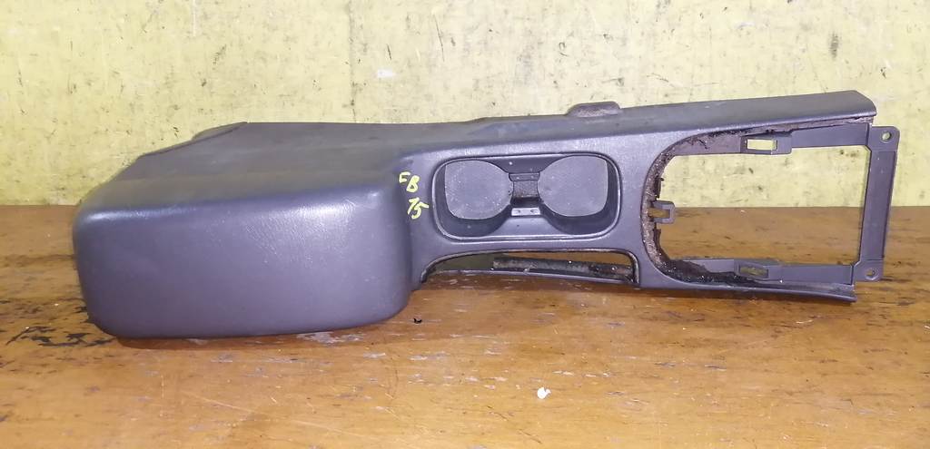 консоль между сидений Nissan Sunny 3