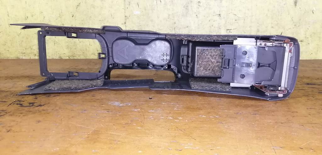 Салон Nissan Sunny 5