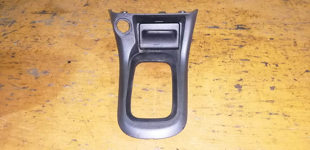 консоль кпп Nissan Sunny 0