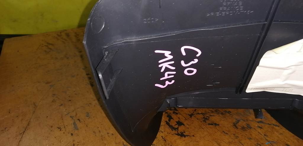 VOLVO C30 КОНСОЛЬ МЕЖДУ СИДЕНИЙ Volvo C30 4