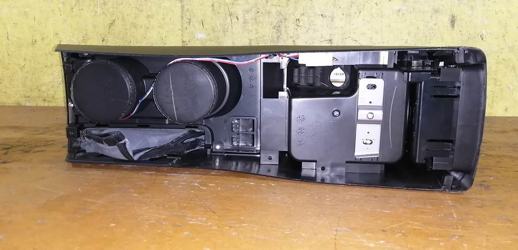 консоль между сидений Subaru Impreza 3