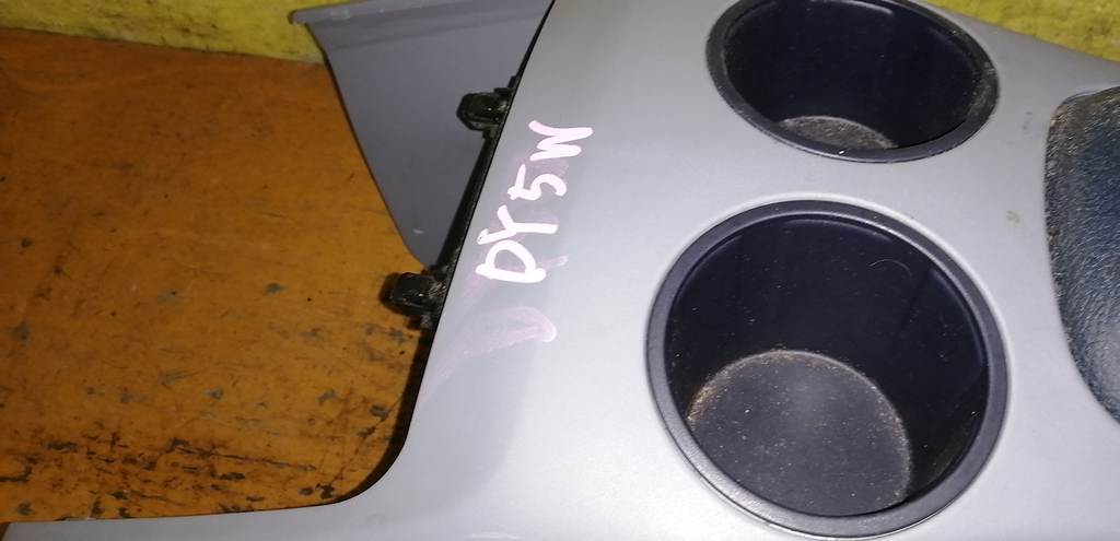 DEMIO DY5W КОНСОЛЬ МЕЖДУ СИДЕНИЙ Mazda Demio 1