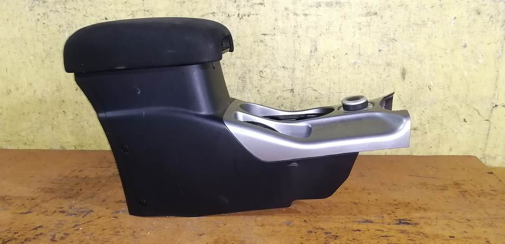 консоль между сидений Mitsubishi Outlander 0