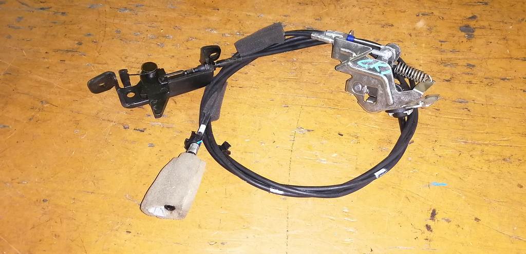 тросик лючка бака Honda Mobilio Spike 0