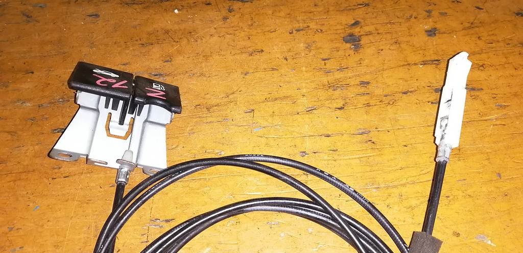 CUBE Z12 ТРОС ЛЮЧКА БЕНЗОБАКА Nissan Cube 1