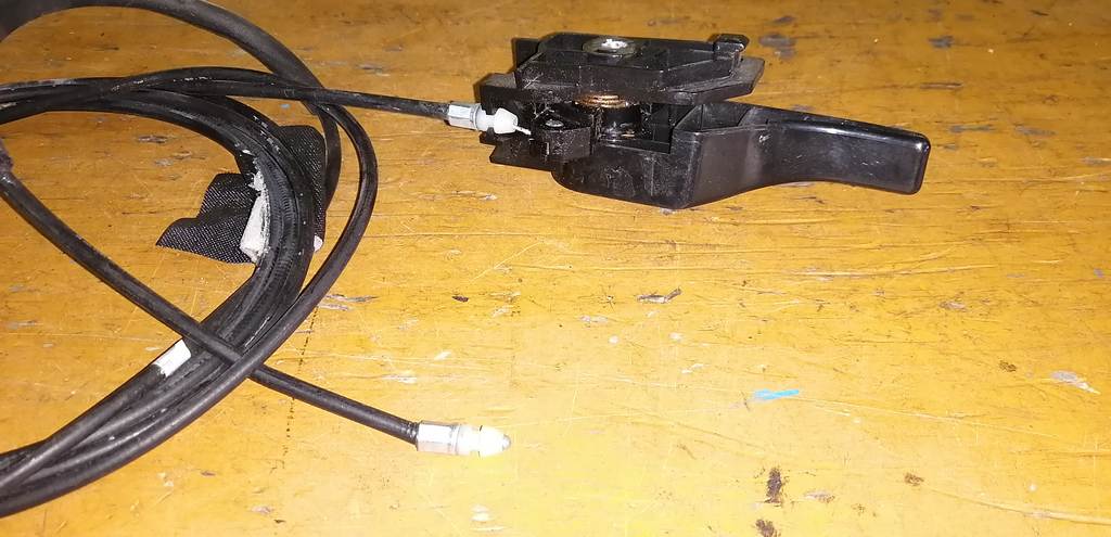 COLT Z21A ТРОС ЛЮЧКА БЕНЗОБАКА Mitsubishi Colt 1