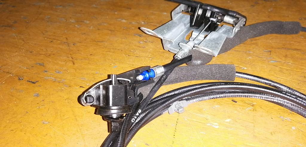 NOTE E11 ТРОС ЛЮЧКА БЕНЗОБАКА Nissan Note 1