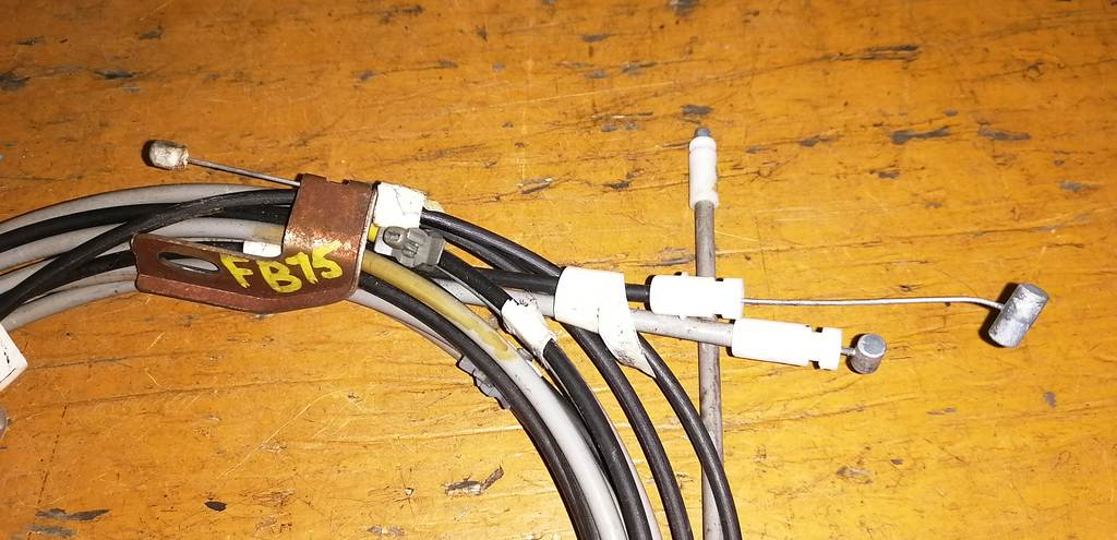 SUNNY FB15 ТРОС ЛЮЧКА БЕНЗОБАКА+БАГАЖНИКА Nissan Sunny 1