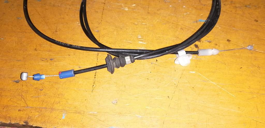 трос капота Toyota Camry 3