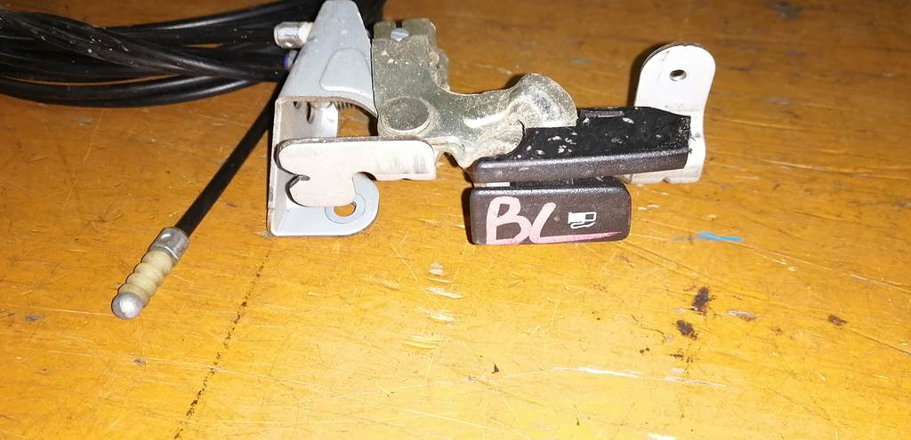 AXELA BL5P ТРОС ЛЮЧКА БЕНЗОБАКА Mazda Axela 1